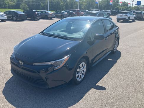 Used 2025 Toyota Corolla LE FWD image 3