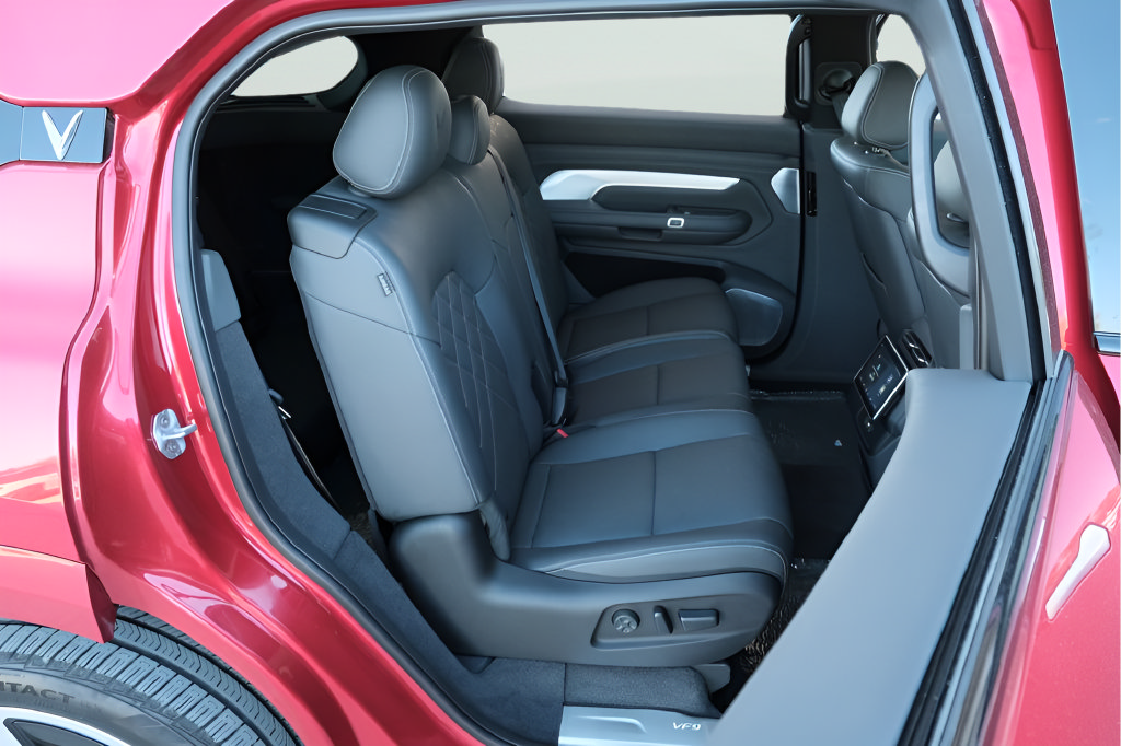 New 2024 VinFast VF 9 Plus AWD/4WD image 19