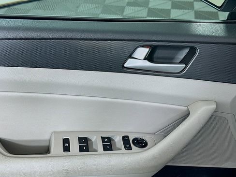 Used 2016 Hyundai Sonata Sport w/ Option Group 1V image 17