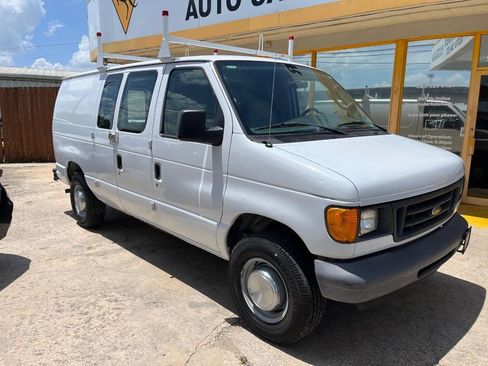 Used 2006 Ford E-250 and Econoline 250 RWD image 3