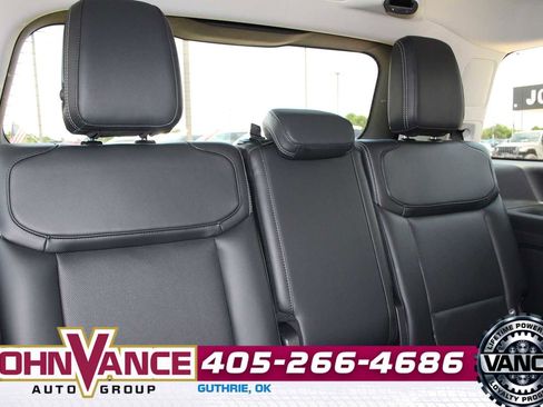 Used 2025 Ford Expedition Platinum AWD/4WD image 22
