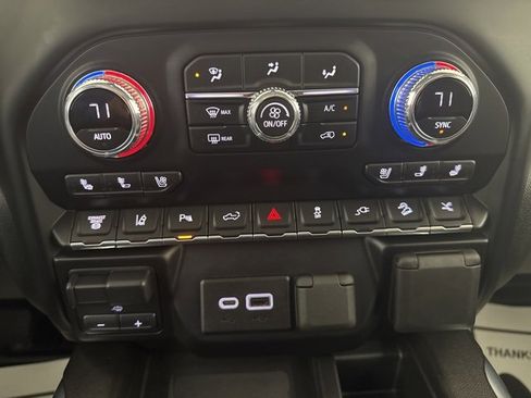 Used 2021 GMC Sierra 2500 AT4 w/ AT4 Premium Plus Package image 16