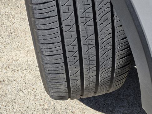 Used 2023 Volvo XC40 B5 Plus image 17