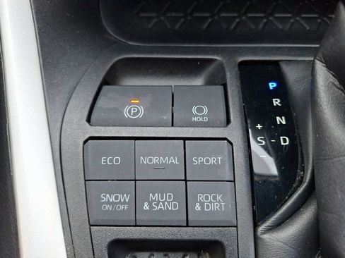 Used 2021 Toyota RAV4 LE AWD/4WD image 20