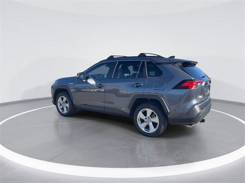 Used 2021 Toyota RAV4 XLE Premium image 6