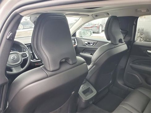 Used 2025 Volvo V60 B5 Cross Country Plus image 28
