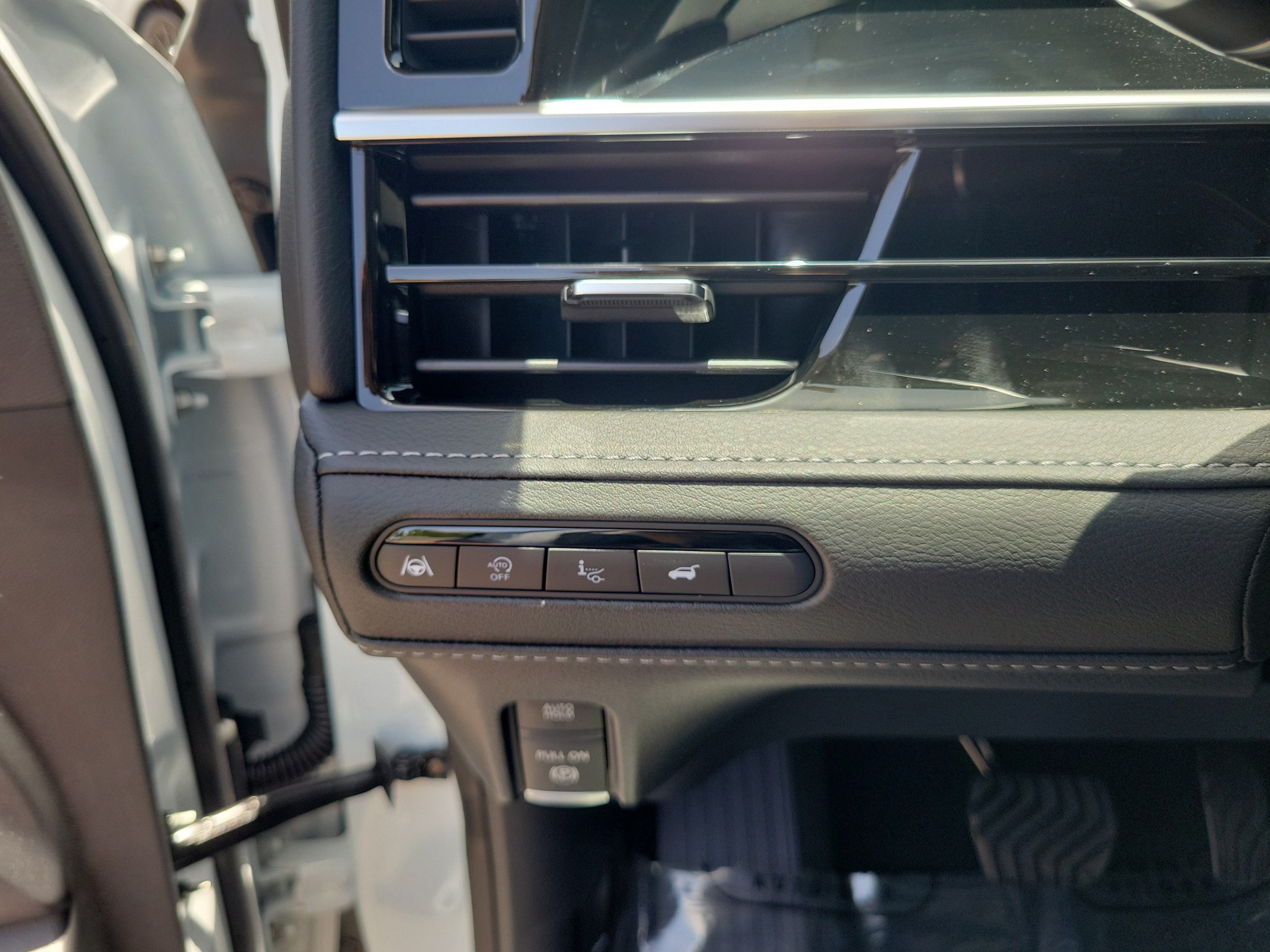 New 2027 INFINITI QX80 Luxe w/ Cargo Package AWD/4WD image 12