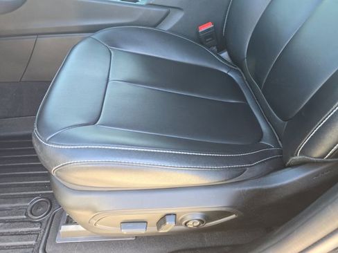 Used 2024 Jeep Grand Cherokee L Limited w/ Black Appearance Package image 31