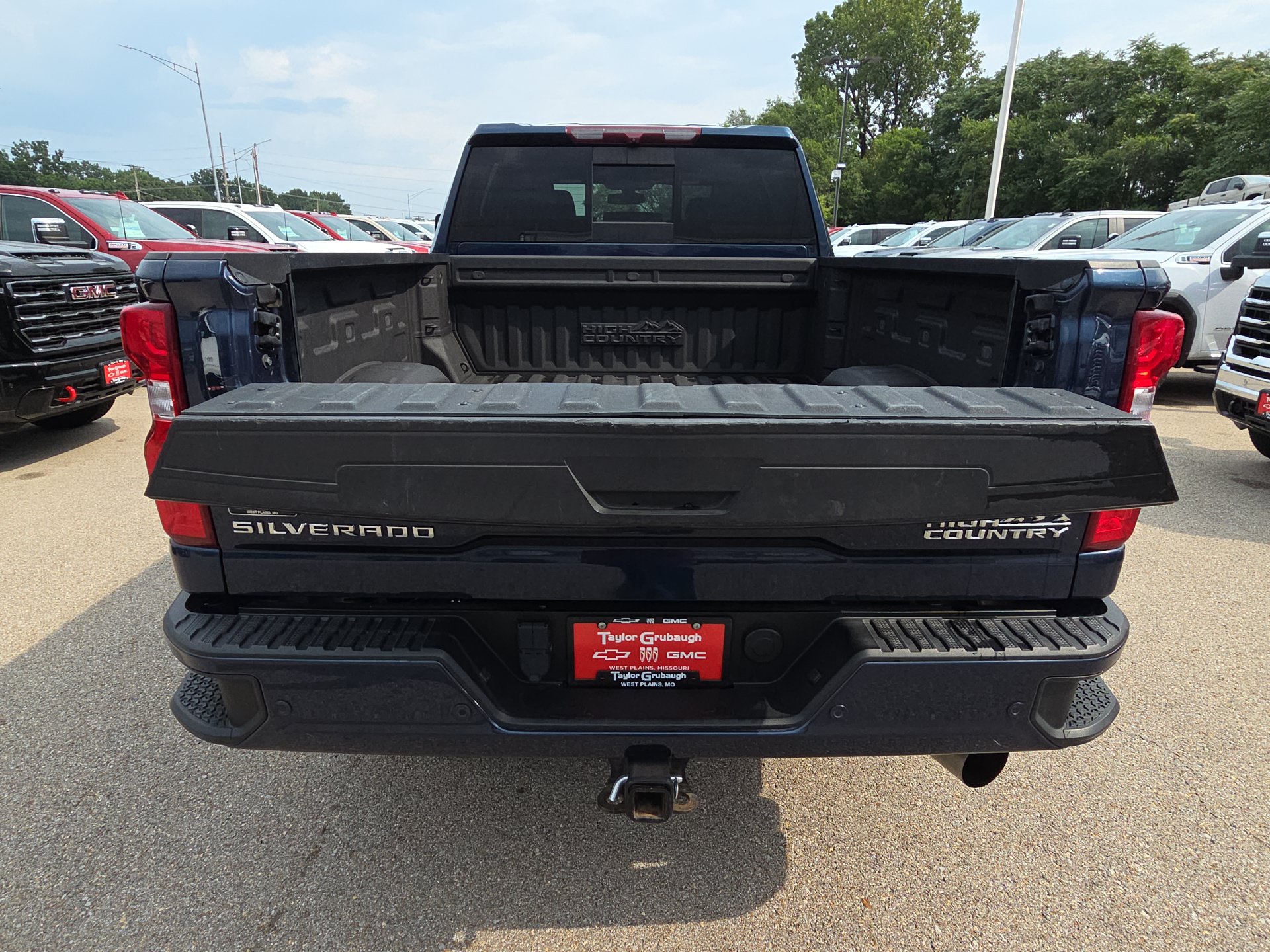 Used 2022 Chevrolet Silverado 2500 High Country AWD/4WD image 9