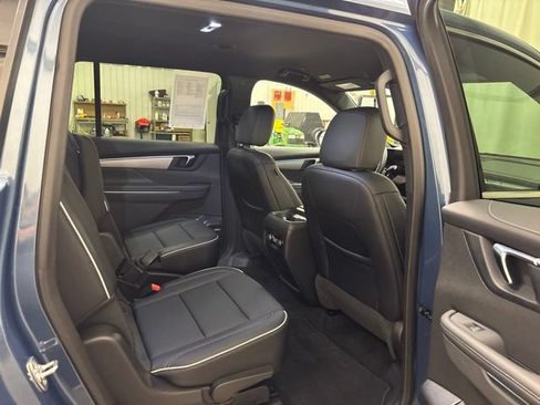 Used 2025 Buick Enclave Preferred FWD image 14