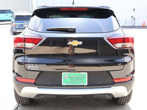 Used 2023 Chevrolet TrailBlazer LT w/ Convenience Package FWD image 4