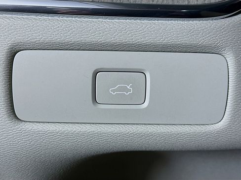 Used 2023 Volvo XC60 B5 Plus w/ Climate Package image 17