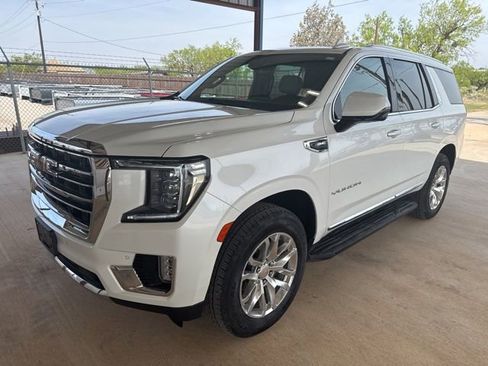 Used 2023 GMC Yukon SLT w/ SLT Premium Package AWD/4WD image 3