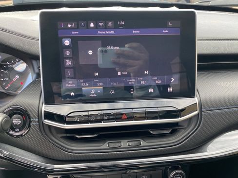 Used 2025 Jeep Compass Latitude w/ Altitude Special Edition image 33