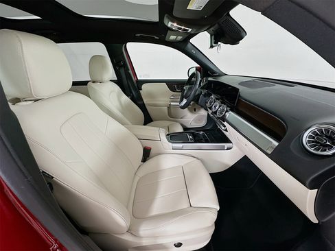 Certified 2025 Mercedes-Benz GLB 250 image 28