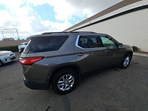 Used 2020 Chevrolet Traverse LT image 3