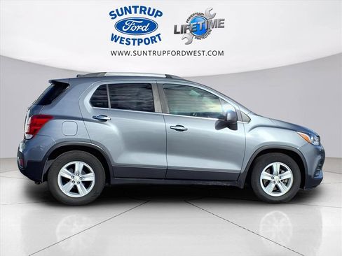 Used 2019 Chevrolet Trax LT w/ LT Convenience Package image 3