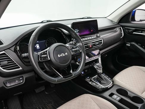 Used 2023 Kia Seltos SX w/ SX Sunroof Package image 12