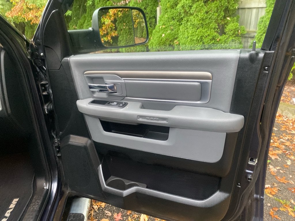 Used 2016 RAM 1500 Classic SLT AWD/4WD image 25
