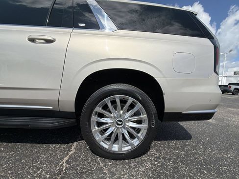 Certified 2021 Cadillac Escalade ESV Premium Luxury AWD/4WD image 40