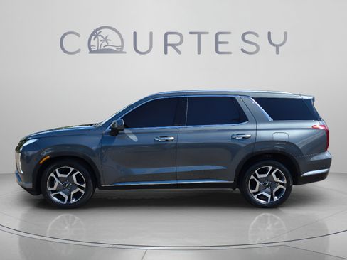 Used 2024 Hyundai Palisade SEL w/ Premium Package FWD image 2