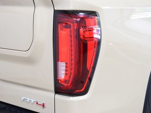 Used 2023 GMC Sierra 1500 AT4 w/ AT4 Premium Package AWD/4WD image 19