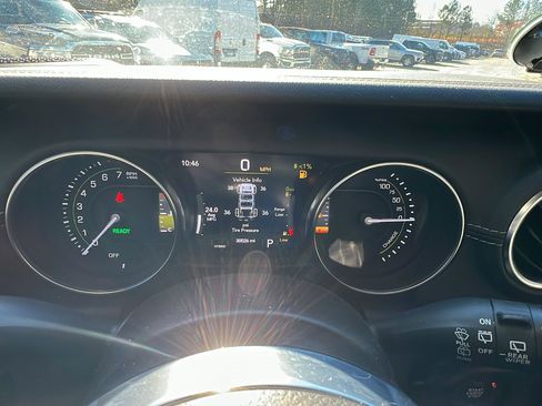 Used 2021 Jeep Wrangler Unlimited Sahara w/ Cold Weather Group image 28