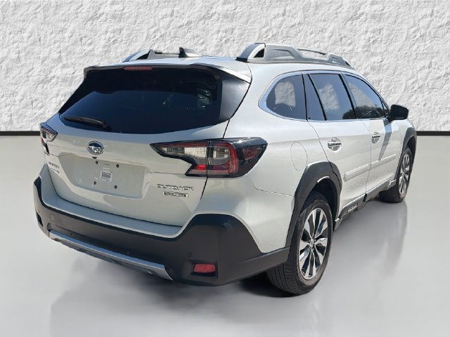 Used 2025 Subaru Outback Touring AWD/4WD image 3