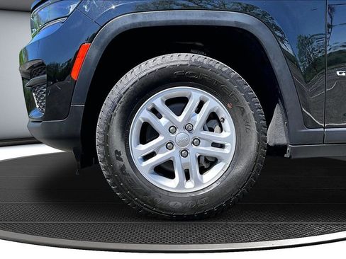 Used 2022 Jeep Grand Cherokee Laredo w/ Luxury Tech Group I image 34