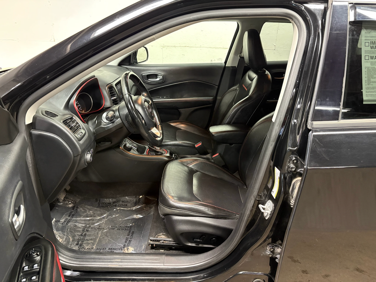 Used 2018 Jeep Compass Trailhawk w/ Leather Interior Group AWD/4WD image 3