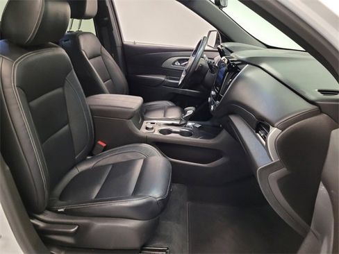 Used 2022 Chevrolet Traverse LT image 15