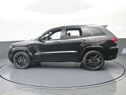 Used 2021 Jeep Grand Cherokee Laredo X image 3