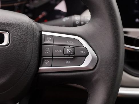 Used 2025 Jeep Compass Limited AWD/4WD image 12