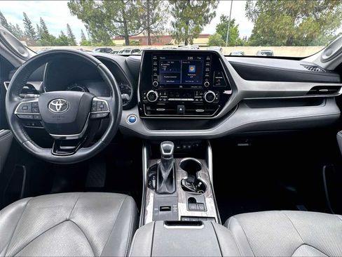 Used 2021 Toyota Highlander Limited AWD/4WD image 17