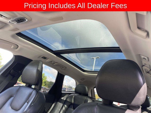 Used 2018 Volvo XC60 T5 Momentum w/ Vision Package AWD/4WD image 19