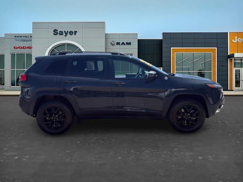 Used 2016 Jeep Cherokee Trailhawk w/ Comfort/Convenience Group AWD/4WD image 8