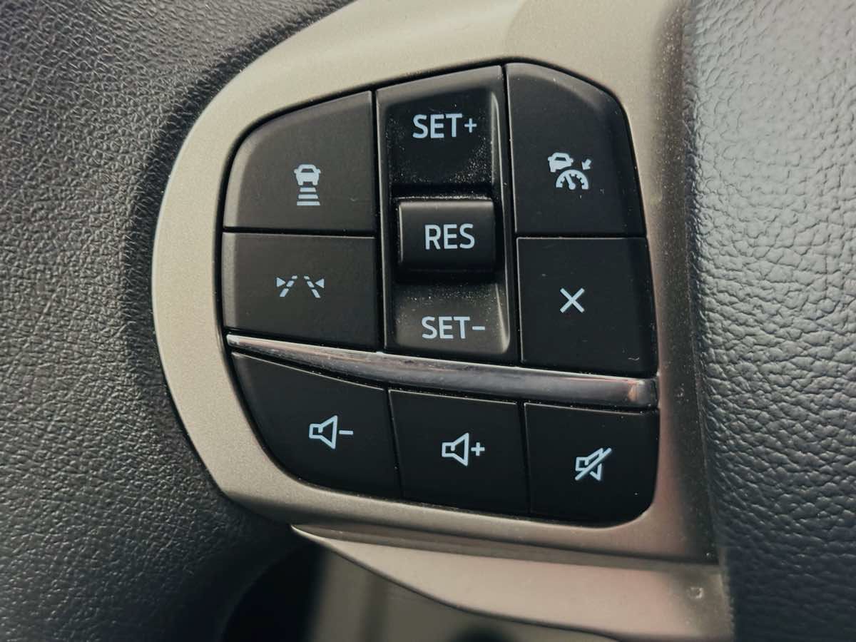 Used 2026 Ford Explorer Active AWD/4WD image 48