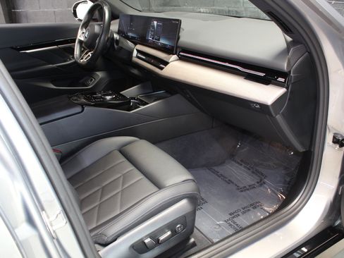 Used 2024 BMW 530i xDrive AWD/4WD image 52