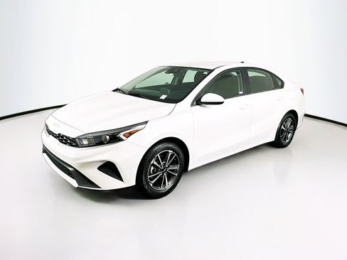 Used 2024 Kia Forte LXS image 3