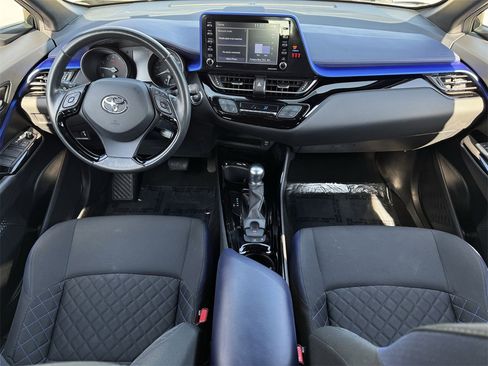 Used 2022 Toyota C-HR XLE image 9