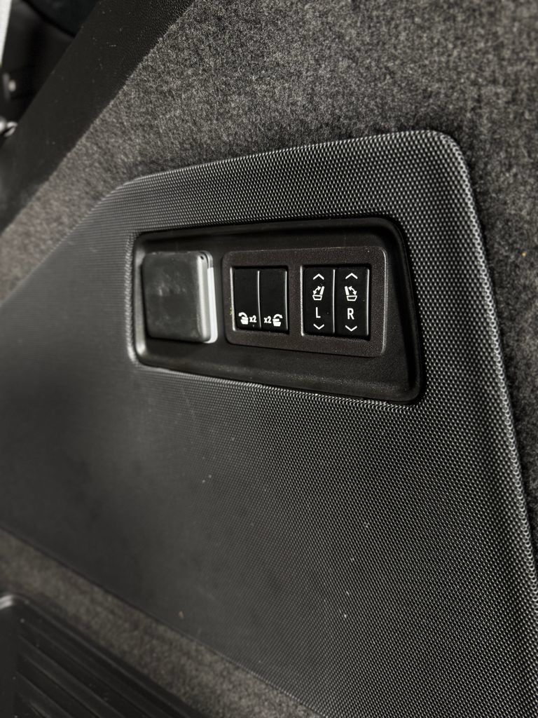 Used 2023 Cadillac Escalade V AWD/4WD image 12