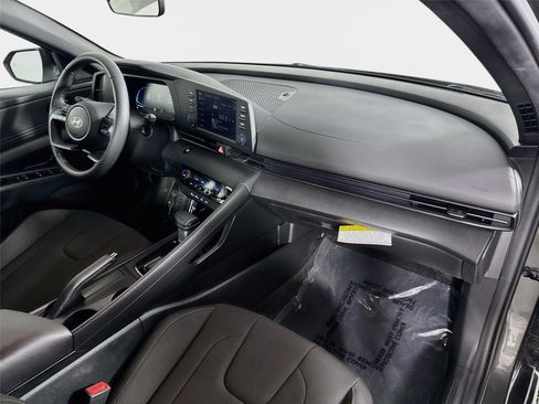 Certified 2025 Hyundai Elantra Sport FWD image 26