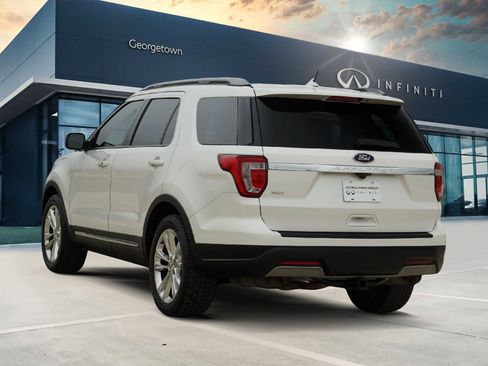 Used 2019 Ford Explorer XLT w/ Equipment Group 202A image 7