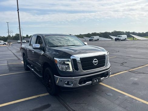 Used 2018 Nissan Titan SL AWD/4WD image 6