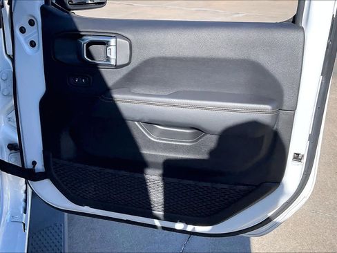 Certified 2023 Jeep Gladiator Overland image 42