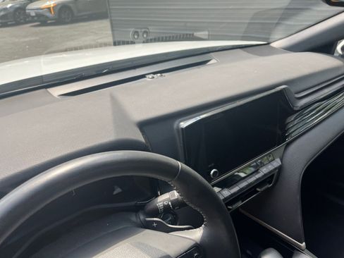 Used 2025 Toyota Camry SE FWD image 17