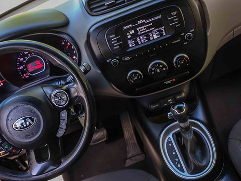 Certified 2017 Kia Soul FWD image 18
