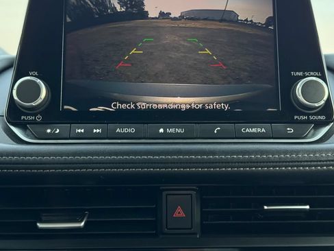 Used 2025 Nissan Rogue SV FWD image 20