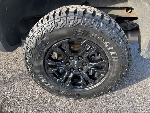 Used 2022 Chevrolet Silverado 1500 ZR2 w/ Technology Package image 4