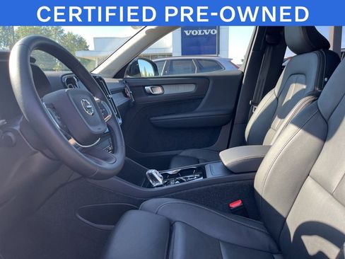 Certified 2025 Volvo XC40 B5 Plus AWD/4WD image 4
